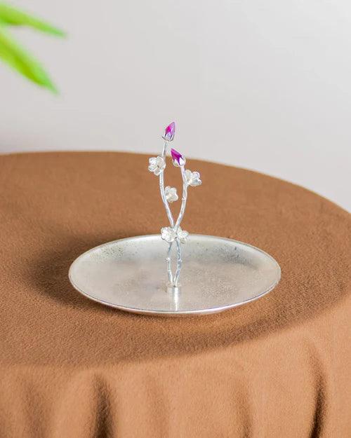 Textured Cake Stand With Tulip Handle