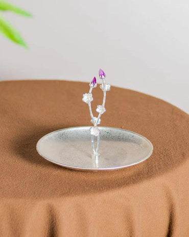Textured Cake Stand With Tulip Handle