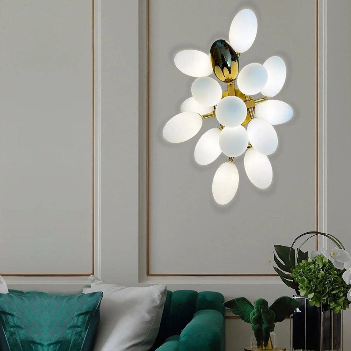 Uvae Albae Wall Light