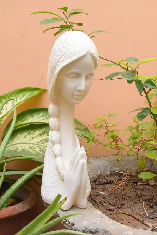 Welcome Lady Statue - Matt White