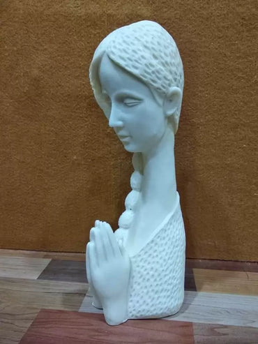 Welcome Lady Statue - Matt White