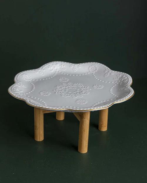 Wavy Edge Embossed Plate With Wooden Stand - White