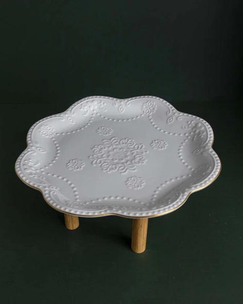 Wavy Edge Embossed Plate With Wooden Stand - White