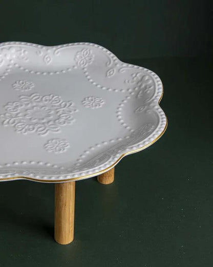 Wavy Edge Embossed Plate With Wooden Stand - White