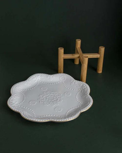 Wavy Edge Embossed Plate With Wooden Stand - White