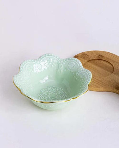 Wavy Edge Embossed Serving Bowls With Wooden Stand - Green