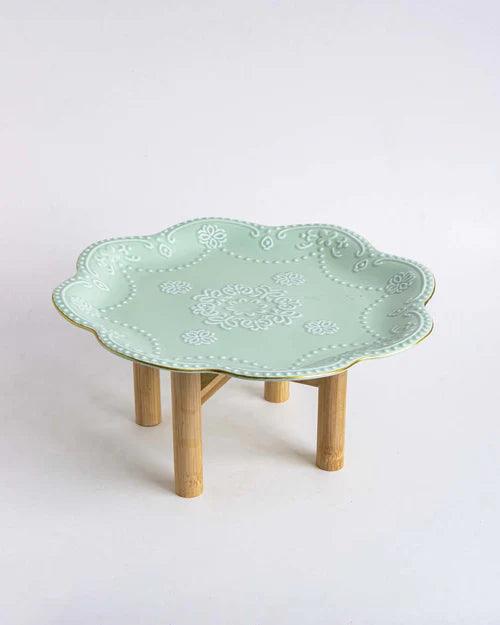 Wavy Edge Embossed Plate With Wooden Stand - Green
