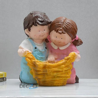 SITTING CUTE COUPLE PLANTER